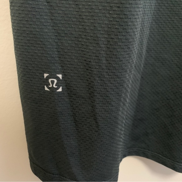 Men's Lululemon Athletic T-Shirt - Picture 4 of 4